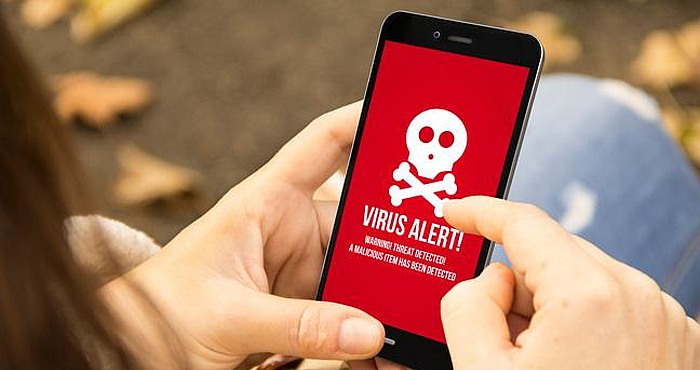 Bugging the Top Smartphones can Lead to the unstoppable Malware